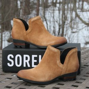 *Like NEW* Sorel Women's Lolla Cut Out Bootie in Camel Brown, Size 8.5